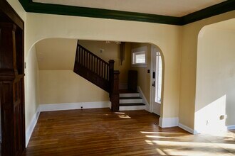 8607 SE Morrison St in Portland, OR - Foto de edificio - Building Photo