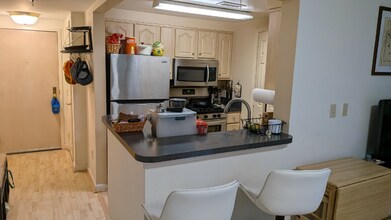 4808 Moorland Ln in Bethesda, MD - Building Photo - Building Photo