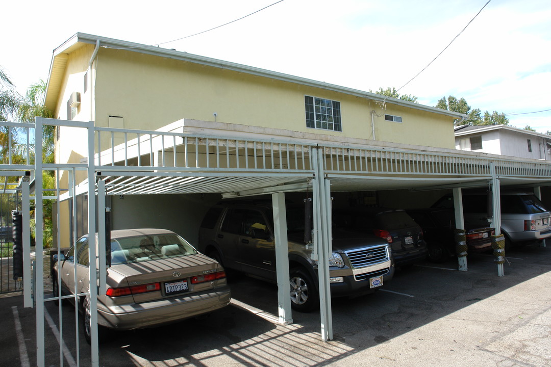 4832 Hazeltine Ave in Sherman Oaks, CA - Building Photo