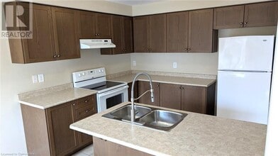4812 Thomas Alton Blvd in Burlington, ON - Building Photo - Building Photo