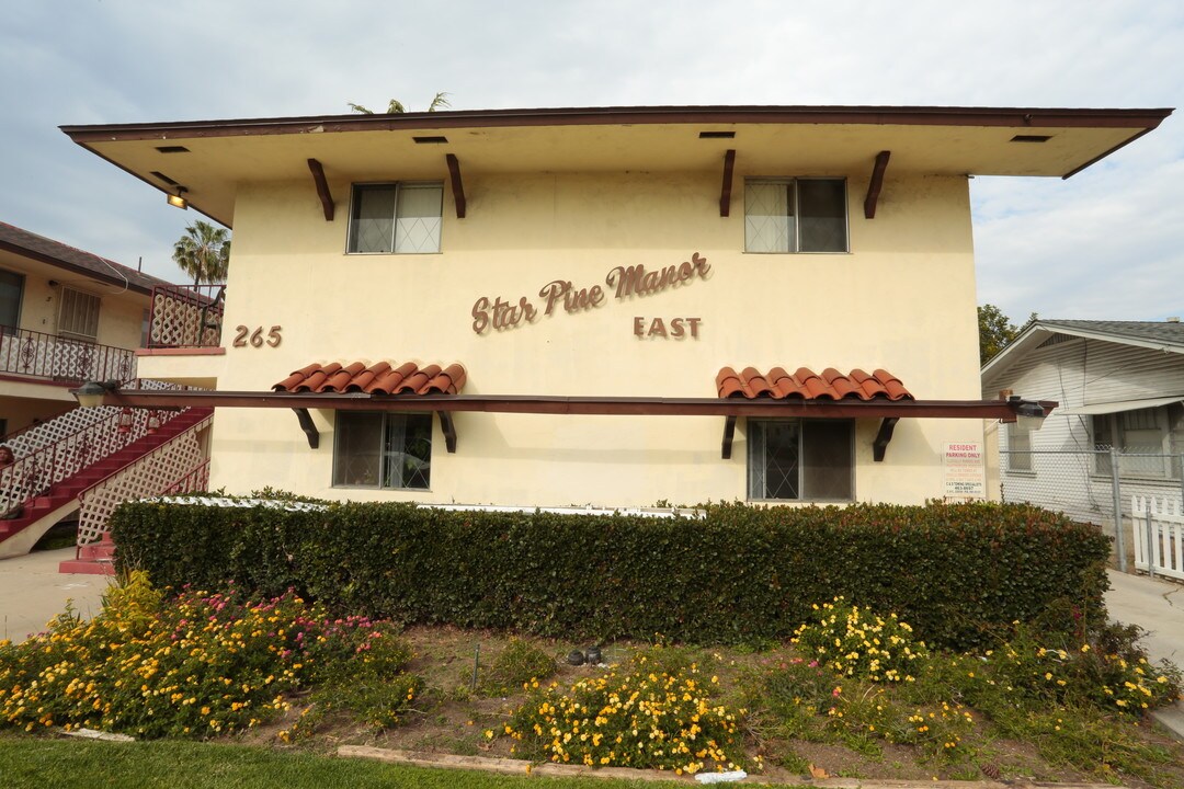 Star Pine Manor in Chula Vista, CA - Foto de edificio
