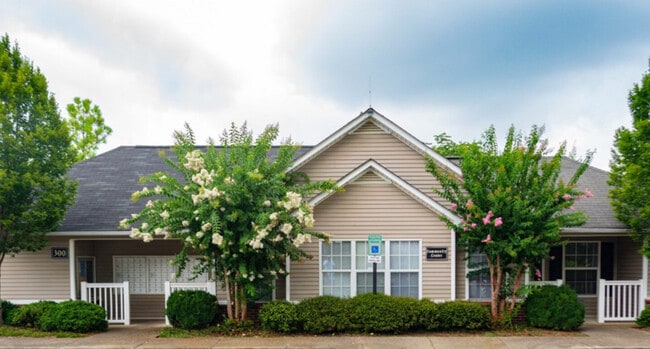 Bellewood Park Apartments in Nashville, TN - Foto de edificio - Building Photo
