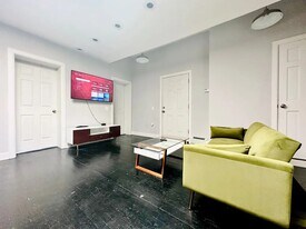 Furnished room/NOT APARTMENT in Brooklyn, NY - Building Photo
