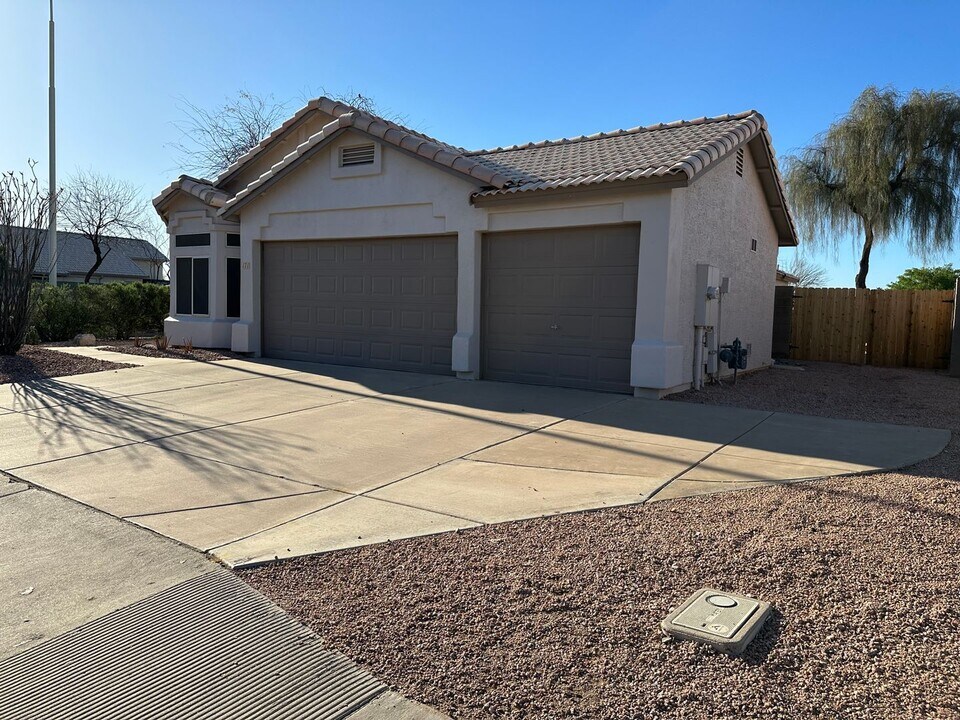 171 W Manor St in Chandler, AZ - Building Photo