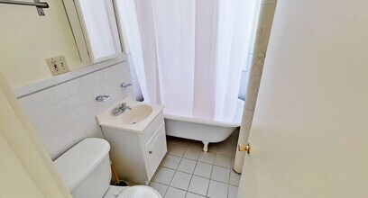 117 Park Dr in Boston, MA - Foto de edificio - Building Photo