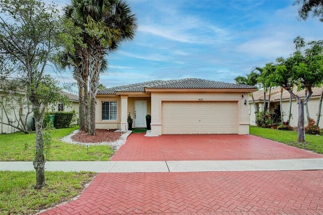 4625 SW 125th Ln in Miramar, FL - Foto de edificio - Building Photo