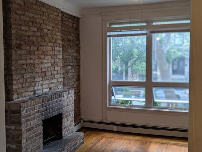 934 W Newport Ave, Unit Apt 2