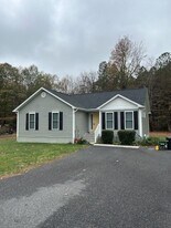 435 Wakefield Dr in Colonial Beach, VA - Building Photo