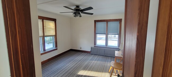 361 Lakeside Ave, Unit 2nd floor in Laconia, NH - Foto de edificio - Building Photo