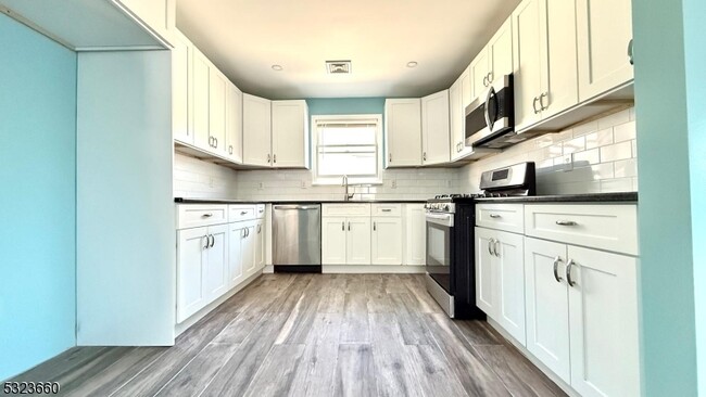 43 Carmen Ct in Newark, NJ - Building Photo - Building Photo