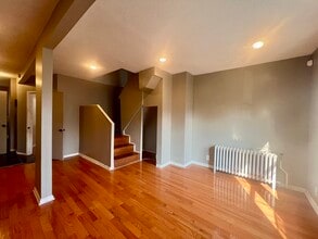 197 Orient Ave, Unit 1 in Jersey City, NJ - Foto de edificio - Building Photo