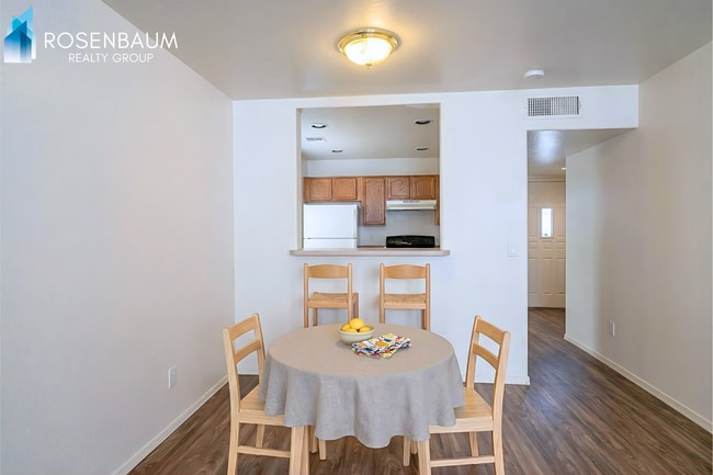 Charming 2-bedrooms, 1.5-baths two story duplex home in Prescott Valley! in Prescott Valley, AZ - Building Photo - Building Photo