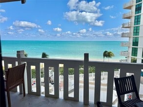 1111 Crandon Blvd in Key Biscayne, FL - Building Photo - Building Photo