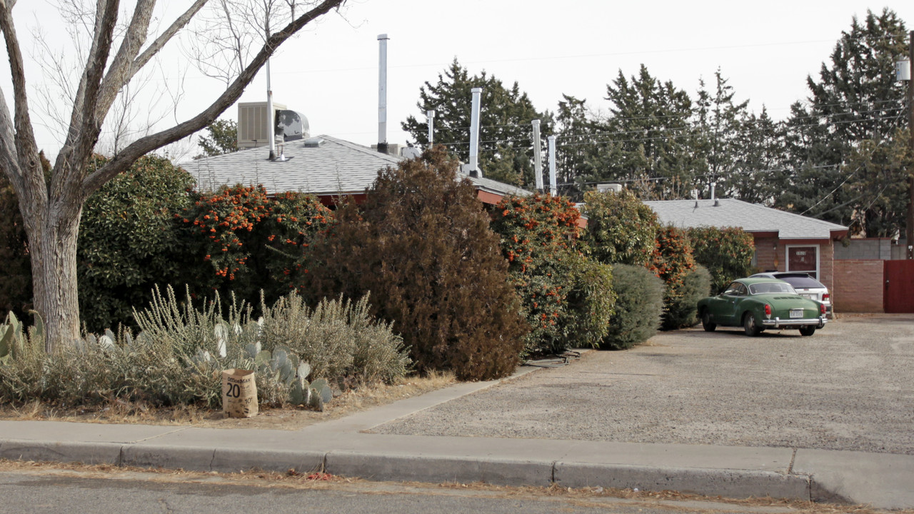 1020 Madeira SE in Albuquerque, NM - Building Photo