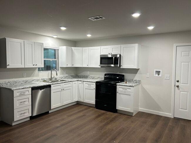 1090 McRae St in Atmore, AL - Building Photo - Building Photo