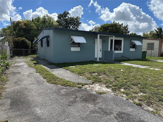 1306 NW 11th Pl in Fort Lauderdale, FL - Building Photo - Building Photo