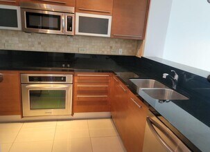 253 NE 2nd St, Unit 804 in Miami, FL - Foto de edificio - Building Photo