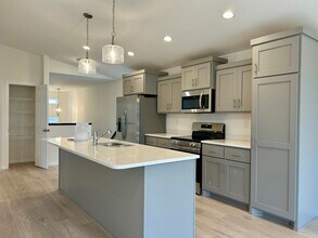 6766 Meadow View Dr S in Fargo, ND - Building Photo - Building Photo