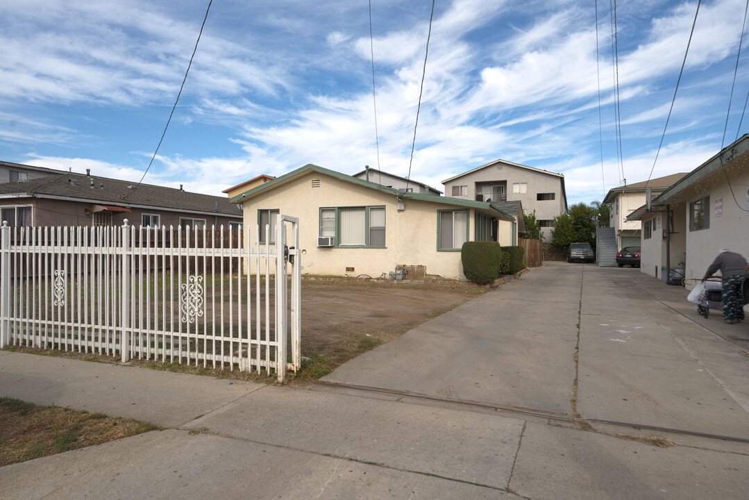 4025 W 130th St in Hawthorne, CA - Building Photo