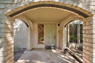 8102 East Ct in Austin, TX - Building Photo