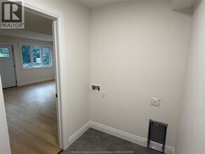 450 Mill St in Windsor, ON - Building Photo - Building Photo