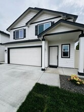 4800 W Oak Ave in Yakima, WA - Building Photo - Building Photo