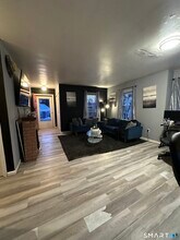 203 Oakland St in Manchester, CT - Building Photo - Building Photo