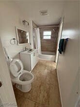 5460 Bayshore Rd in North Fort Myers, FL - Building Photo - Building Photo