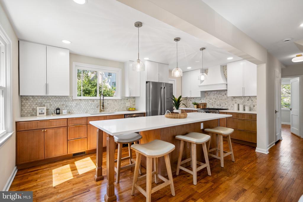 2108 S Dinwiddie St in Arlington, VA - Building Photo