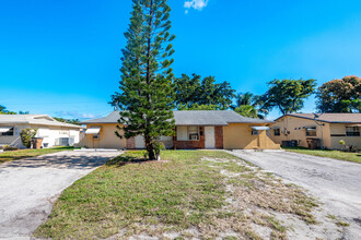 1426 SE 3rd Ter in Deerfield Beach, FL - Building Photo - Building Photo