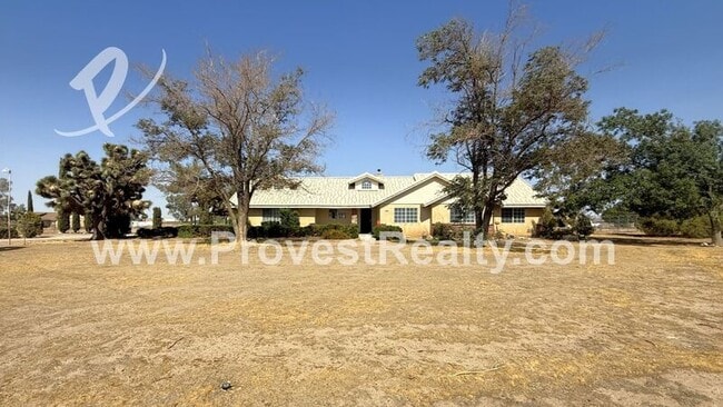 10184 Smoke Tree Rd in Hesperia, CA - Building Photo - Building Photo