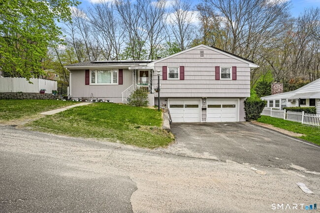 7 Newport Dr