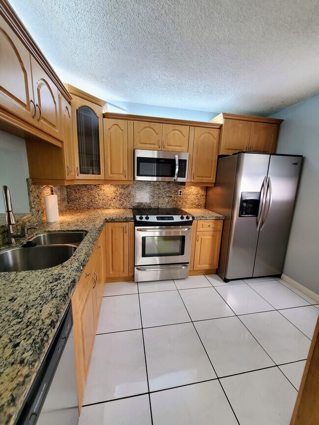 property at 1820 N Lauderdale Ave
