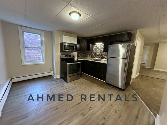 37 Tate St, Unit 1 in Portland, ME - Foto de edificio - Building Photo