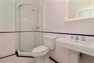 3831 N Clark St, Unit 1 in Chicago, IL - Foto de edificio - Building Photo