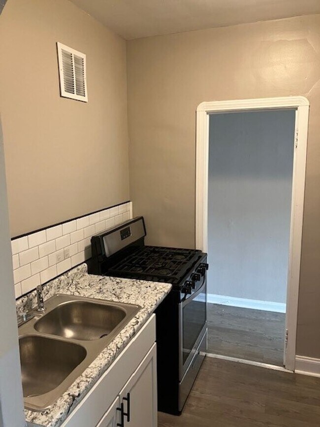 1365 Clarence Ave in Lakewood, OH - Building Photo - Building Photo