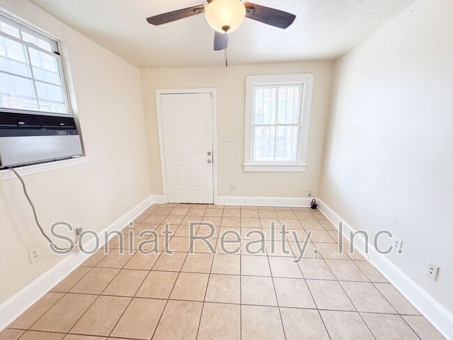 7929 Oleander St in New Orleans, LA - Building Photo - Building Photo