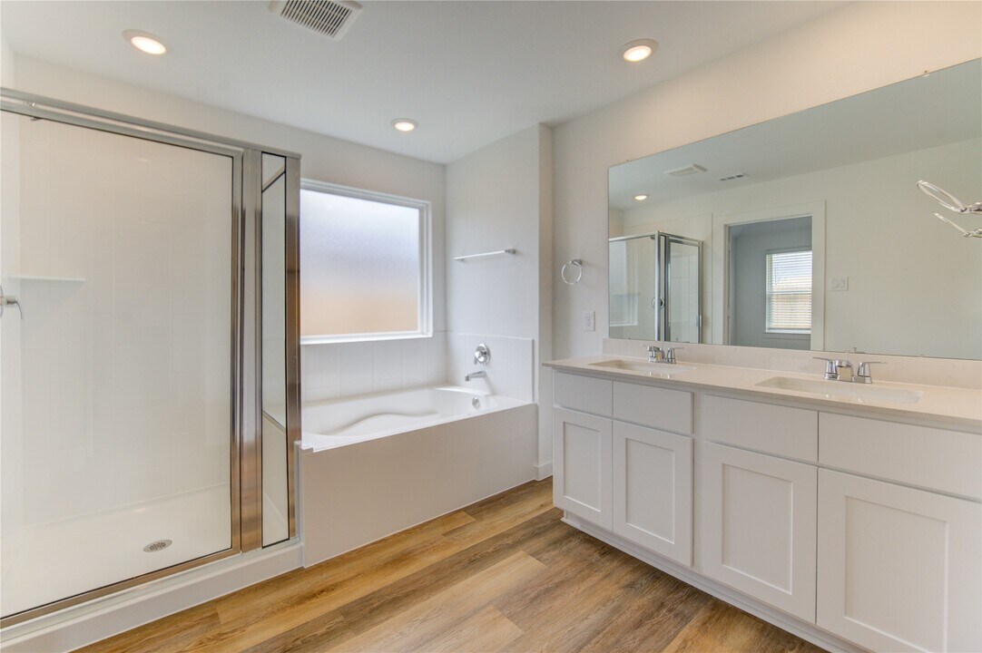 9027 Rose Water Trl in Iowa Colony, TX - Building Photo