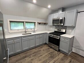 3 Reid Ave, Unit 1 in Babylon, NY - Foto de edificio - Building Photo
