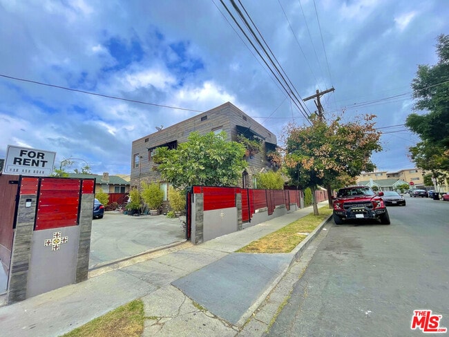 5917 Lexington Ave in Los Angeles, CA - Building Photo - Building Photo