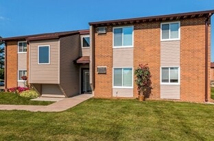 902-905 N 14th St in Indianola, IA - Building Photo