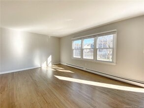 52 Vitti St in New Canaan, CT - Building Photo - Building Photo