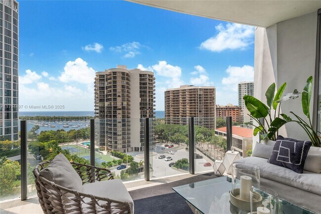 2831 S Bayshore Dr in Miami, FL - Building Photo - Building Photo