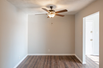 The Crossings Apartment Homes in Lexington, KY - Building Photo - Interior Photo