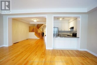 49 Badgerow Way in Aurora, ON - Building Photo - Building Photo