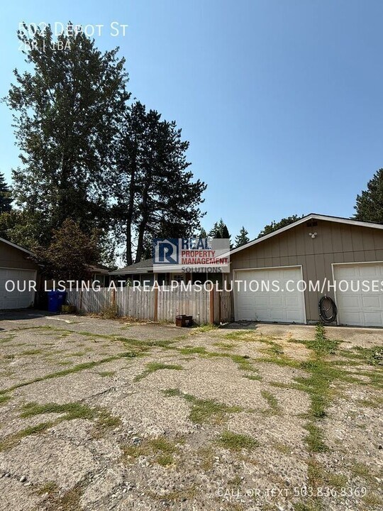 502 Depot St in Fairview, OR - Building Photo