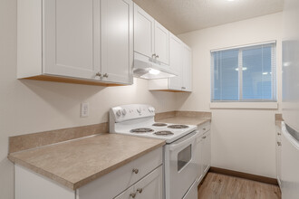 Salem Parkway Apartments in Salem, OR - Building Photo - Interior Photo