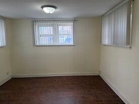 58 Lincoln Ave, Unit Garden in Riverside, IL - Building Photo