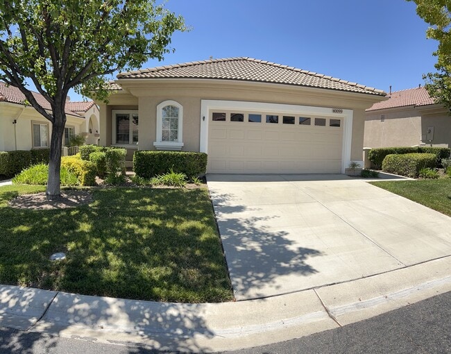property at 40099 Vía Marisa