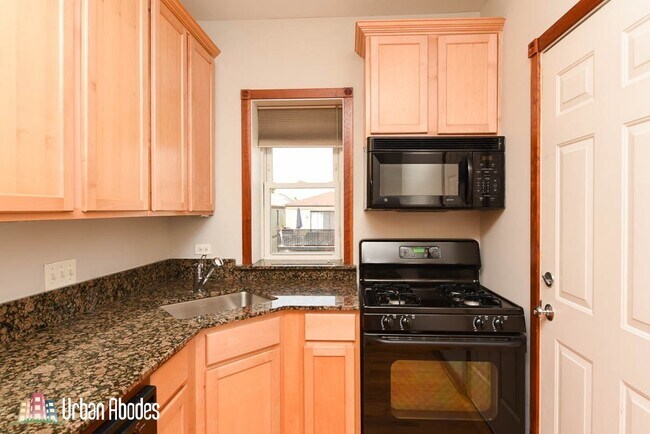 3256 N Clifton Ave, Unit J06W in Chicago, IL - Building Photo - Building Photo